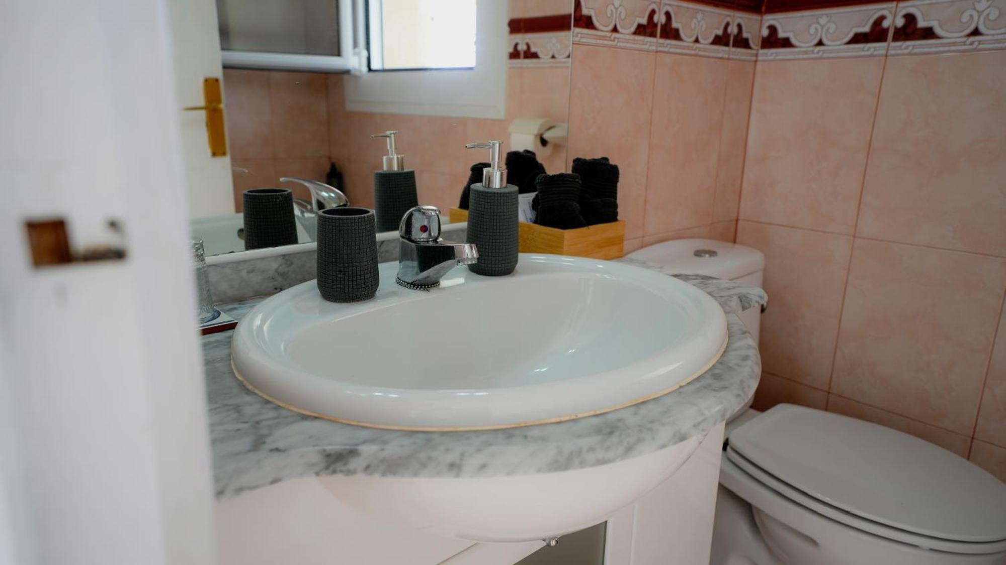 La Casa De Mima Bed & Breakfast กูเบเยส ห้อง รูปภาพ